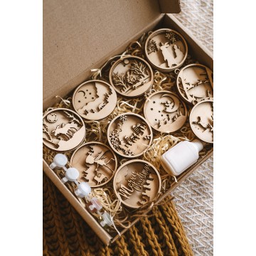 Новорічні дерев’яні 3D прикраси — набір з 10 шарових іграшок для ялинки